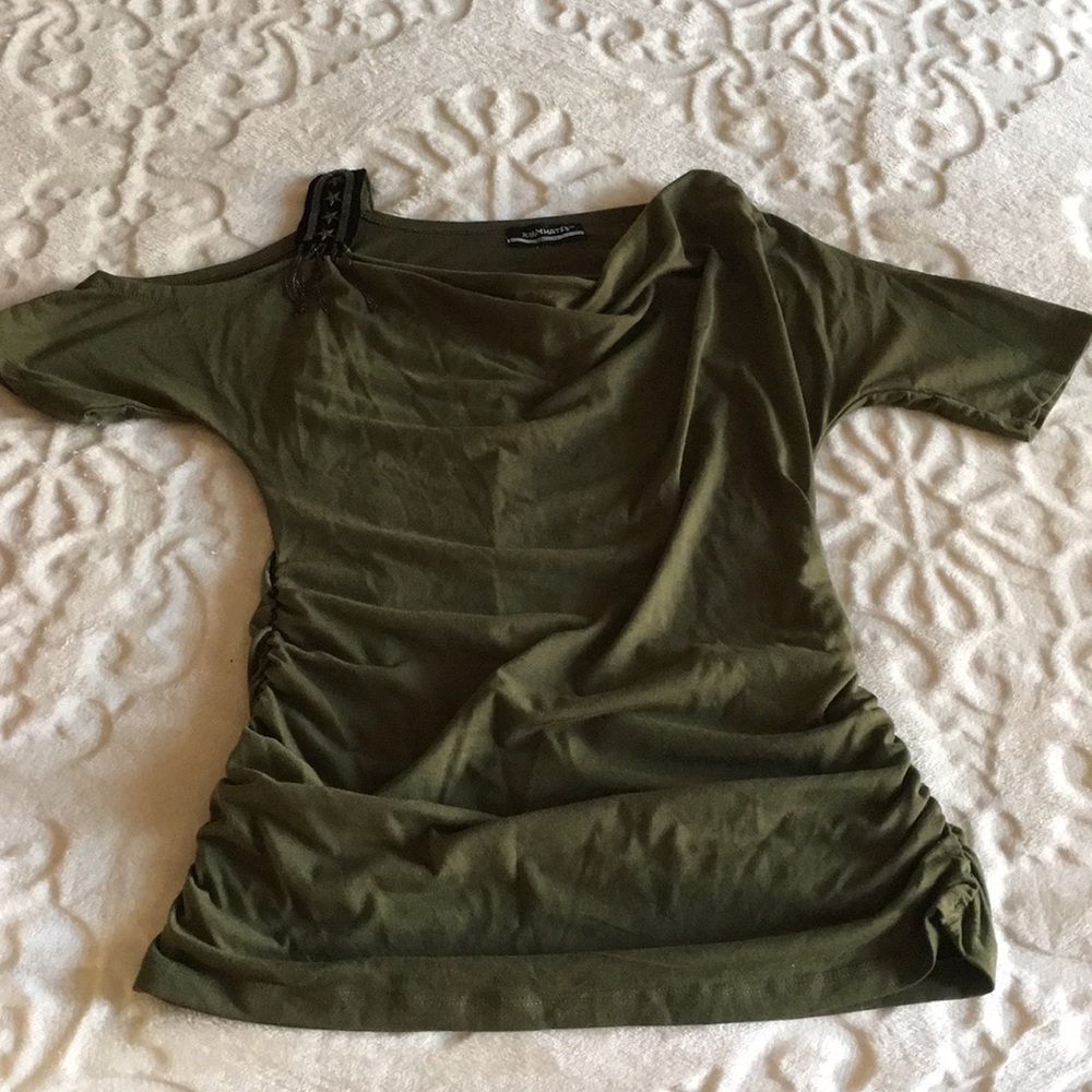 Open shoulder top